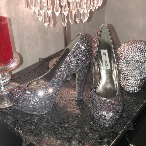 Steve Madden Shoes - Steve Madden gunmetal sequined platforms
